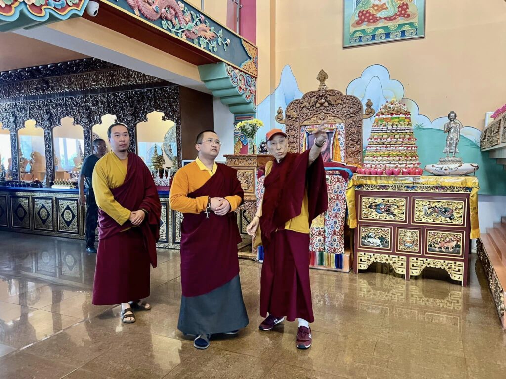 Audience with Yeshe Lodoy Rinpoche